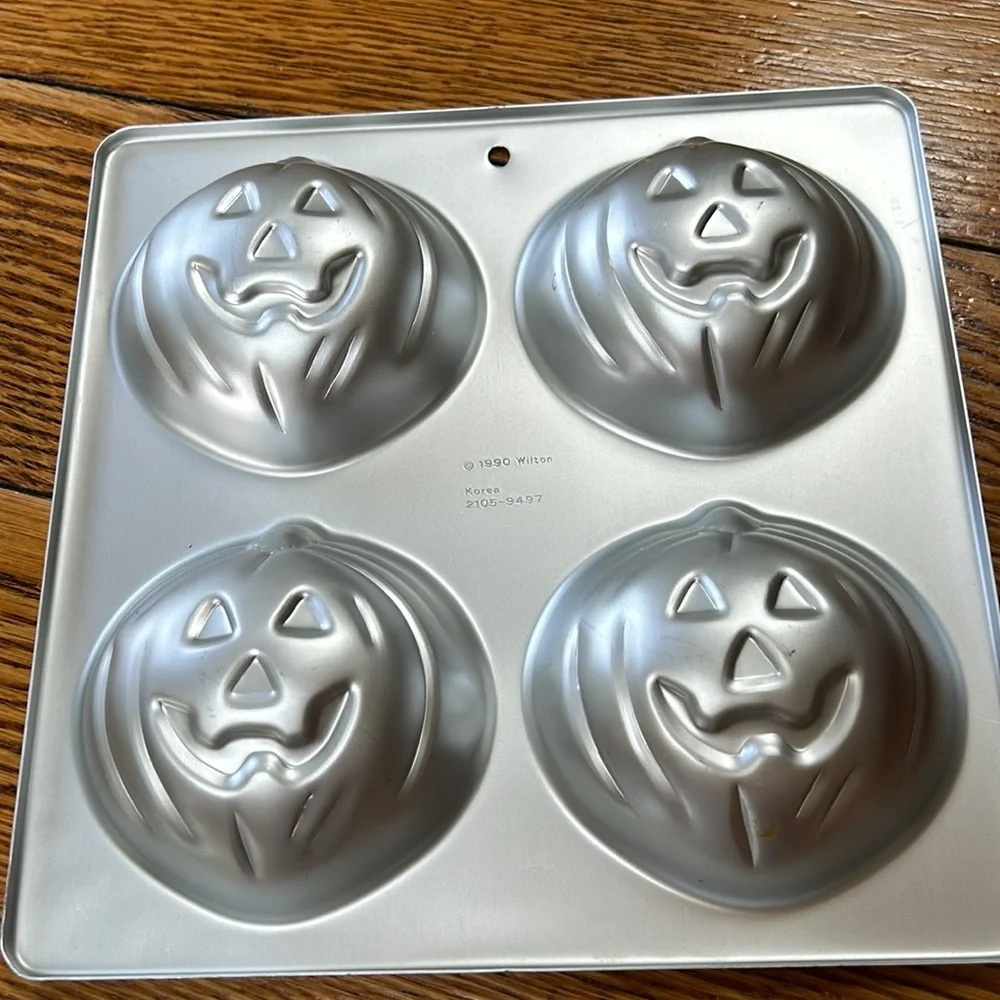 Wilton 4 in 1 Jack-O-Lantern Halloween theme molds/cake pans.  Dated 1990.